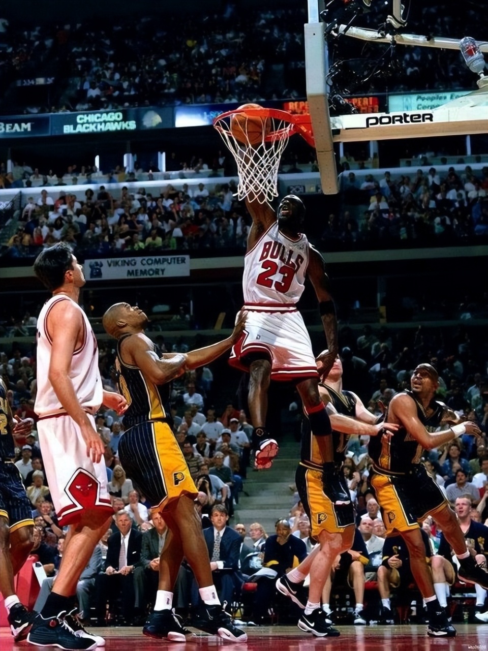 FMhr, 舞台上, 即使是张伯 FMhr, 舞台上, 即使是张伯