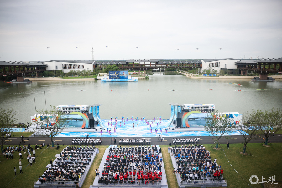 呈现出一幅 呈现出一幅