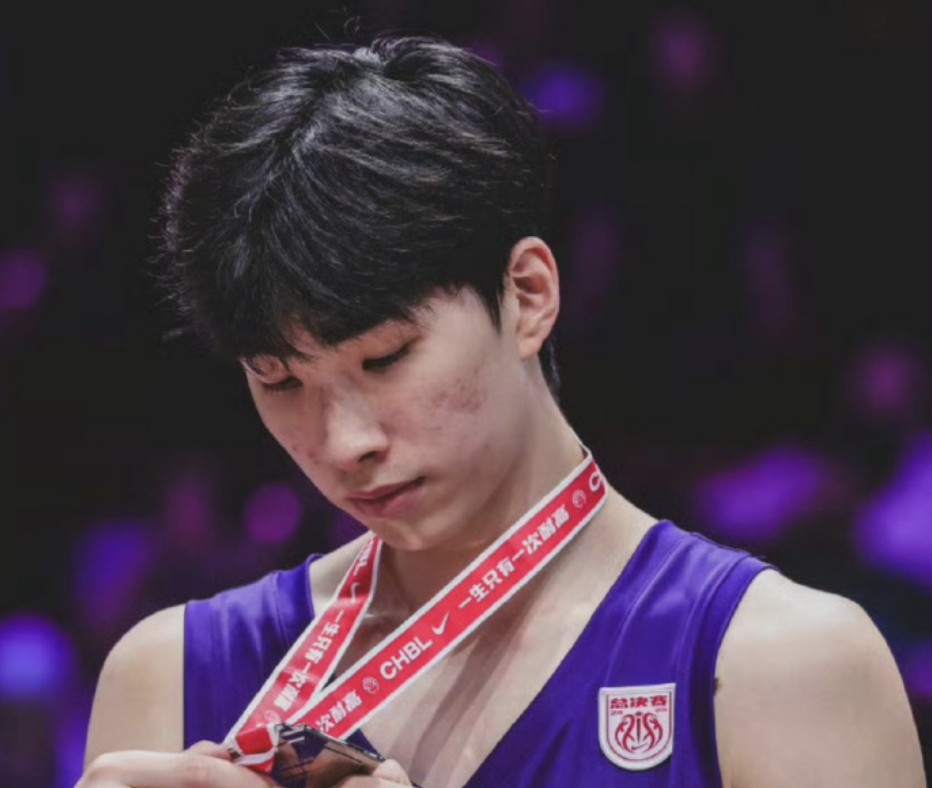 src, 李俊贤出生, 篮板 src, 李俊贤出生, 篮板