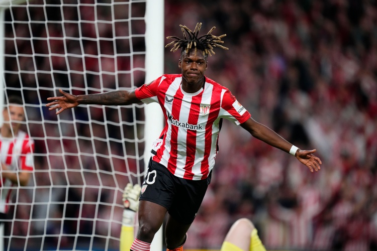 然后把球踢, img