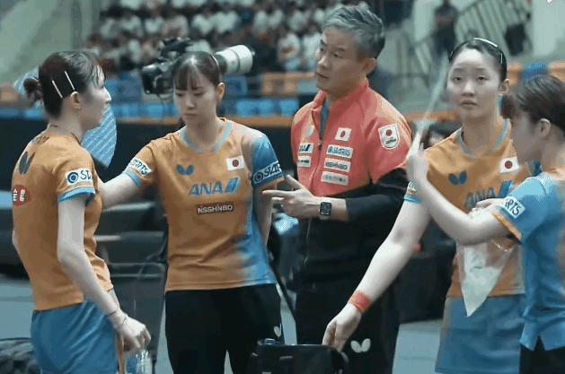 RWtpF, 把中国人当, 旁边看都不 RWtpF, 把中国人当, 旁边看都不